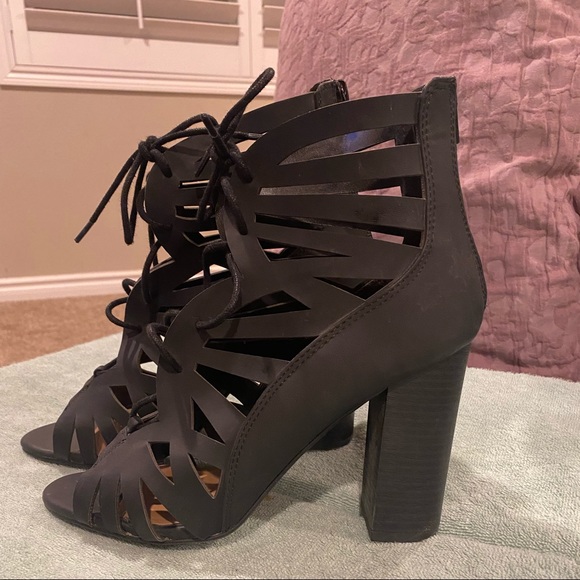 Women’s heels size 8.5 - Picture 2 of 5